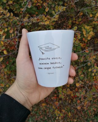 🎁 Hledáte dárek, který opravdu potěší? Naše personalizované květináče jsou krásnou volbou pro učitele, novomanžele i...